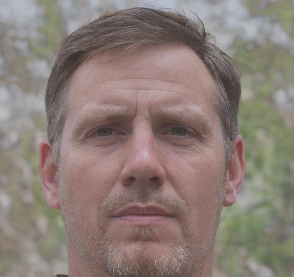 Portrait de Théo Lemarchand, formateur expert en finances d'entreprise